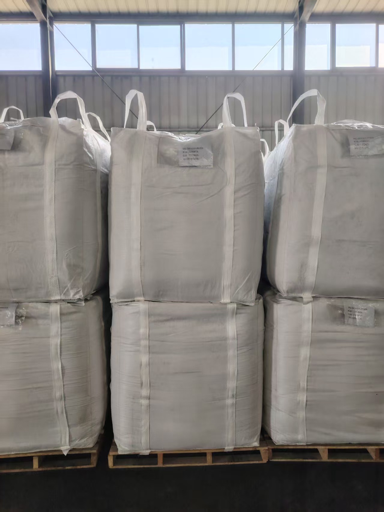 Mg-lime desulphurizer packed in big bags